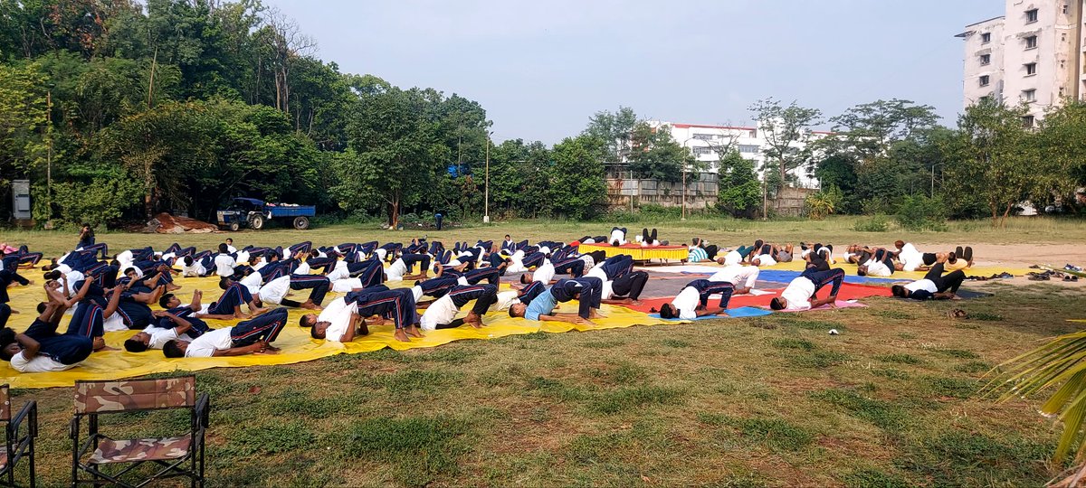 shashisshukl's tweet image. शरीर और आत्मा के लिए तोहफा है योग, खुद को खुद से मिलाने का &apos;मौका&apos; है योग....
अन्तर्राष्ट्रीय योग दिवस की शुभकामनाएं
#CSCPeYoga #CSCYogaWithFamily #YogaForSelfAndSociety #IDY2024 #YogaDay2024