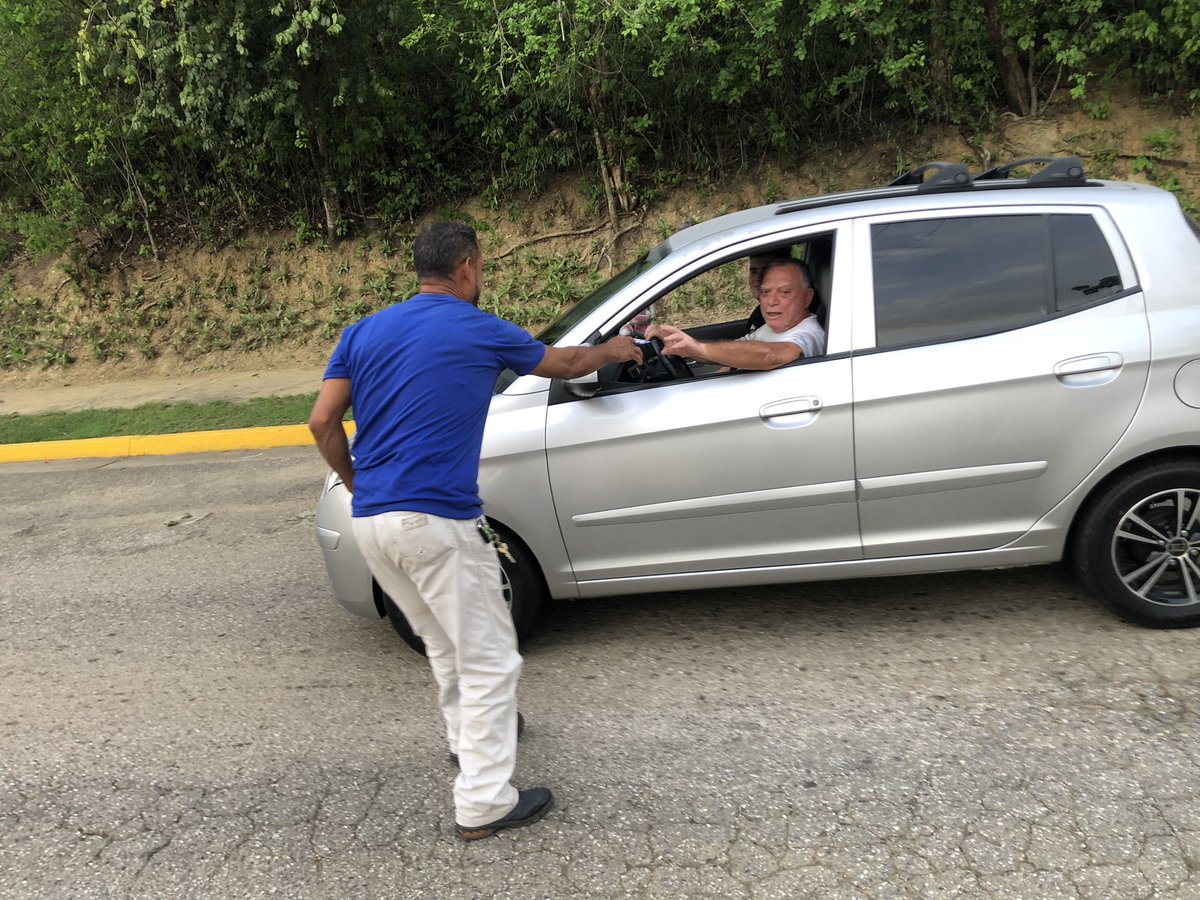 Untcristobalr's tweet photo. Fuimos a la Urb. Paso Real para informar cómo votar el #28Jul por Edmundo González para lograr el #Cambio 
#SomosUNT
#VamosPaLante
#VieneUnNuevoTiempoParaVenezuela
#EdmundoParaTodoElMundo
#Presidenciales2024
#Miranda
#Charallave
@partidount 
@untmiranda_ 
@egonzalezurrutia https://t.co/XLehx07Gpm