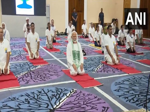 ani_digital's tweet photo. "Yoga fosters strength, good health, wellness" PM Modi urges people to make yoga part of their daily lives

Read @ANI Story | https://t.co/F4ZRPlDe71
#PMModi #Yoga #InternationalDayofYoga https://t.co/y4nDP6XJ0z