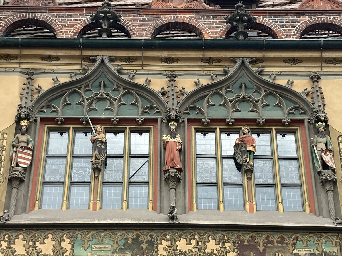 euro_tour's tweet image. ウルム(ドイツ)。
昨日の風景より。
②市庁舎
1370年にゴシック様式で建てられた商館を、1419年から市庁舎として使用。