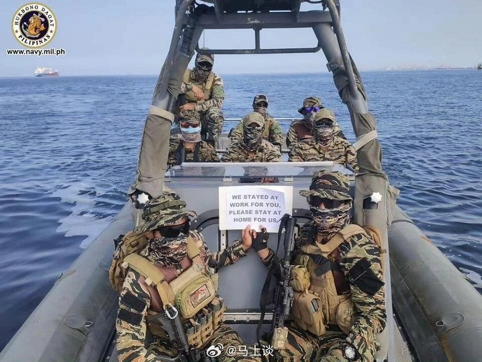 xingchendahai05's tweet image. 比个耶✌️
和中国海警合影去啦！
齐齐整整，八个人一起去，八个人一起负伤回，该丢的一起丢，该受的一起受。