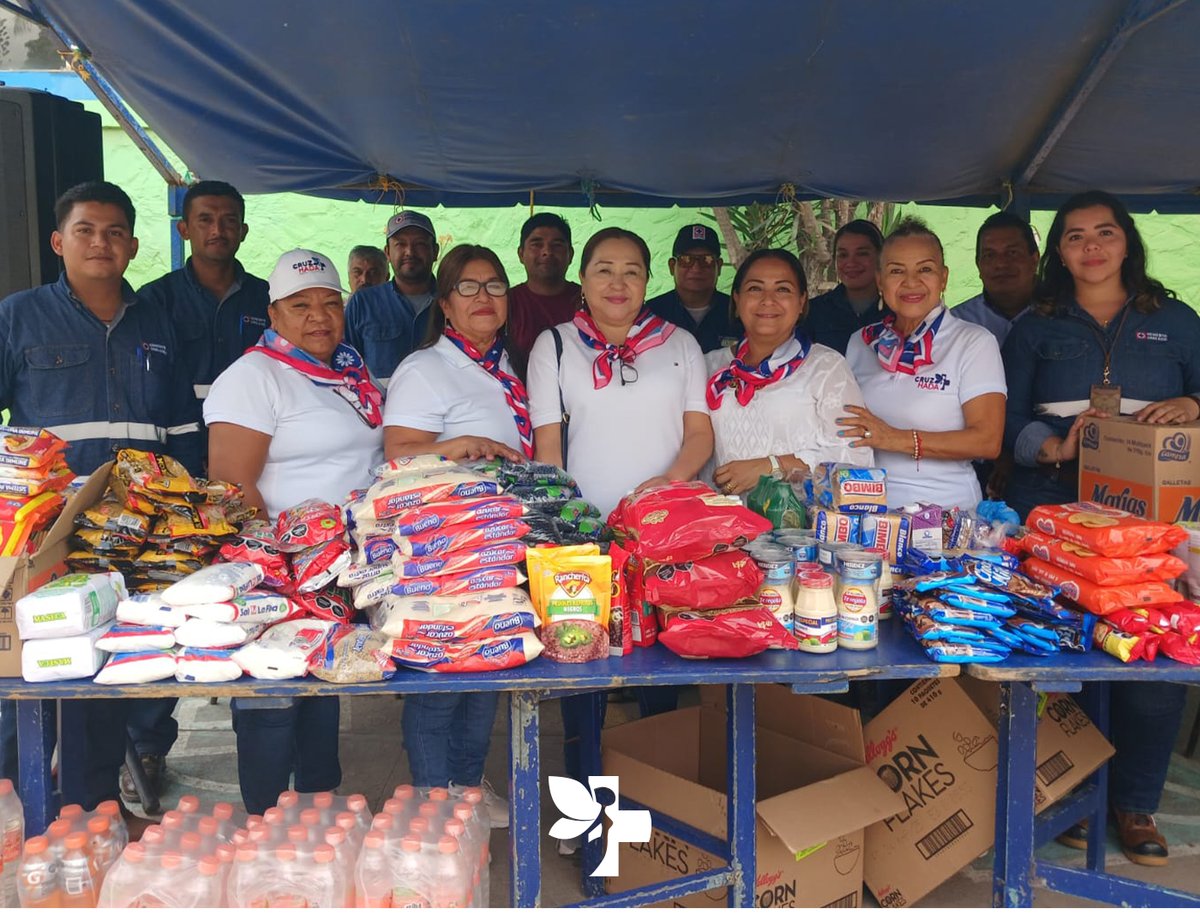 CruzHadaMX's tweet photo. En seguimiento a la colecta de víveres que se llevó a cabo del 10 al 15 de junio en Lagunas, #Oaxaca, queremos compartirte algunas imágenes del apoyo recibido por parte de la familia Cruz Azul . ¡Gracias a la participación todos se logramos donar siete toneladas de víveres! https://t.co/m0t3FlF6ZF