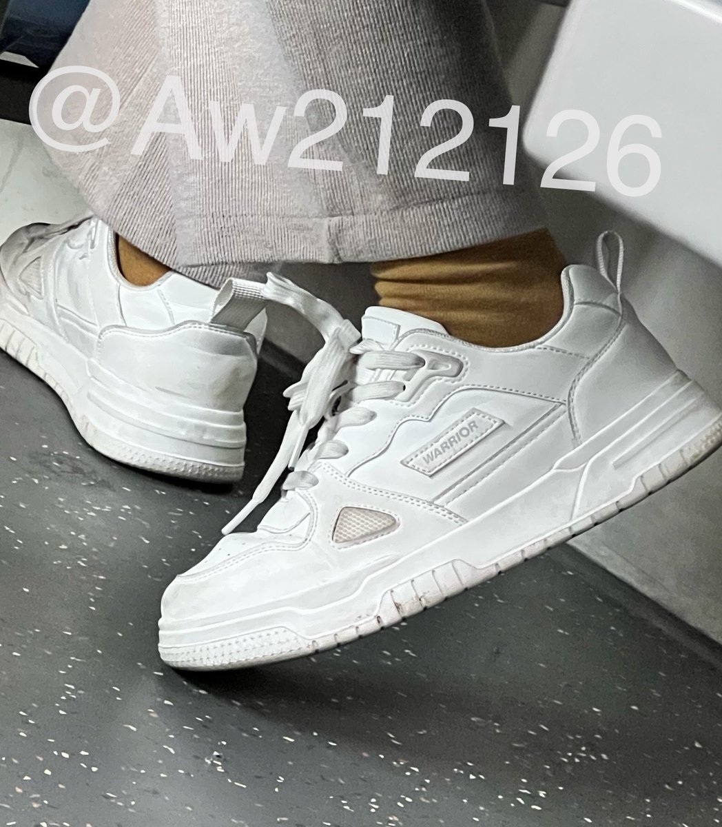 Aw212126's tweet photo. 还有看的吗

#扫楼 ＃骚鞋  ＃射鞋  #臭鞋 #足控 #臭脚 #船袜 ＃白袜 #运动鞋 #小白鞋 #足控 #足交 #街拍 #射脚 #射屏 https://t.co/zL5OPL26xr