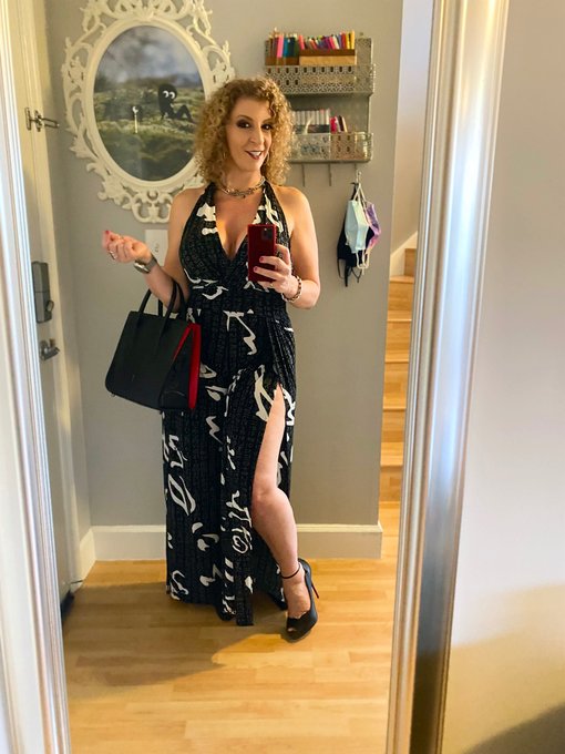 I consider #Thursday just a Friday eve 😌 TGI - almost F🤗 Fridays are just my favorite days of the week<a href="/tag/thursday"class="tags">#Thursday</a>