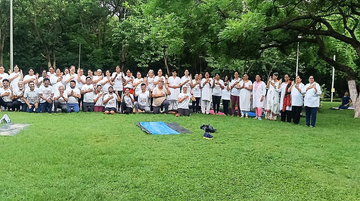 BajpaiUsha's tweet image. #IYD
Celebrated the essence of yoga today—unity, mindfulness, and harmony. 
In #Pune .
Kalyaninagar Joger’s Park with local residents. 
#10YearsOf1D 
@narendramodi 
@JPNadda 
@blsanthosh 
@VanathiBJP 
@BJP4India 
@BJPMahilaMorcha 
@BJP4Maharashtra