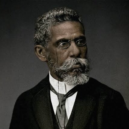 Hoje seria o aniversário do nosso mestre maior da literatura brasileira, o bruxo do Cosme Velho, Machado de Assis! ♥️

No dia 21 de junho de 1839, há exatamente 185 anos atrás, nascia o pequeno Joaquim Maria. Negro, epilético, genial, Machado ultrapassou todas as barreiras do seu