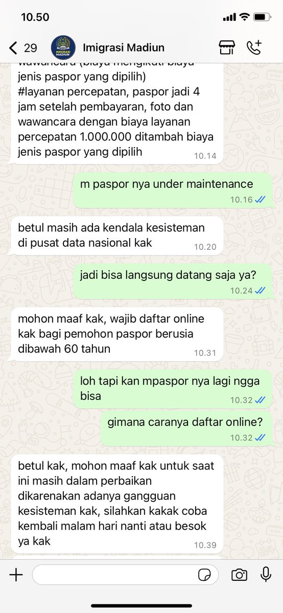 fufuyeyeah's tweet photo. mau ngajuin pembuatan paspor buat mamaku, terus admin kantor imigrasinya kuchat jawabannya spt ini. ini adminnya masih magang apa kurang brief? atau emang kalau sistemnya ada masalah maka warga negara jadi ngga boleh mengajukan pembuatan paspor?? @ditjen_imigrasi @ImigrasiMadiun https://t.co/5pFX5z22oB