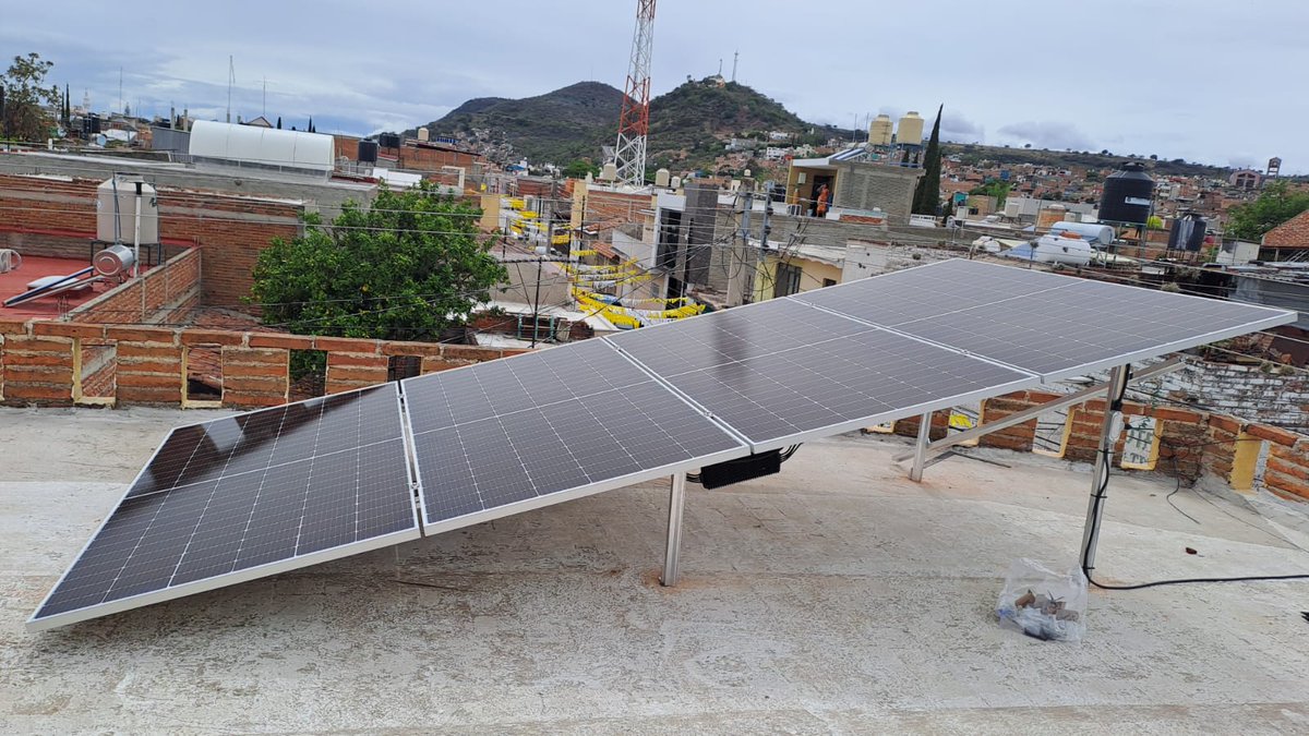 jmgingenieria's tweet photo. Proyecto de instalación de sistema de paneles solares para casa habitación.

#panelesfotovoltaicos #PanelesSolares 
#Jamay #ahorrodeenergia #jmg_ingenieria 
#JMG_Ingenieria_Electrica https://t.co/11hRJbdS7P
