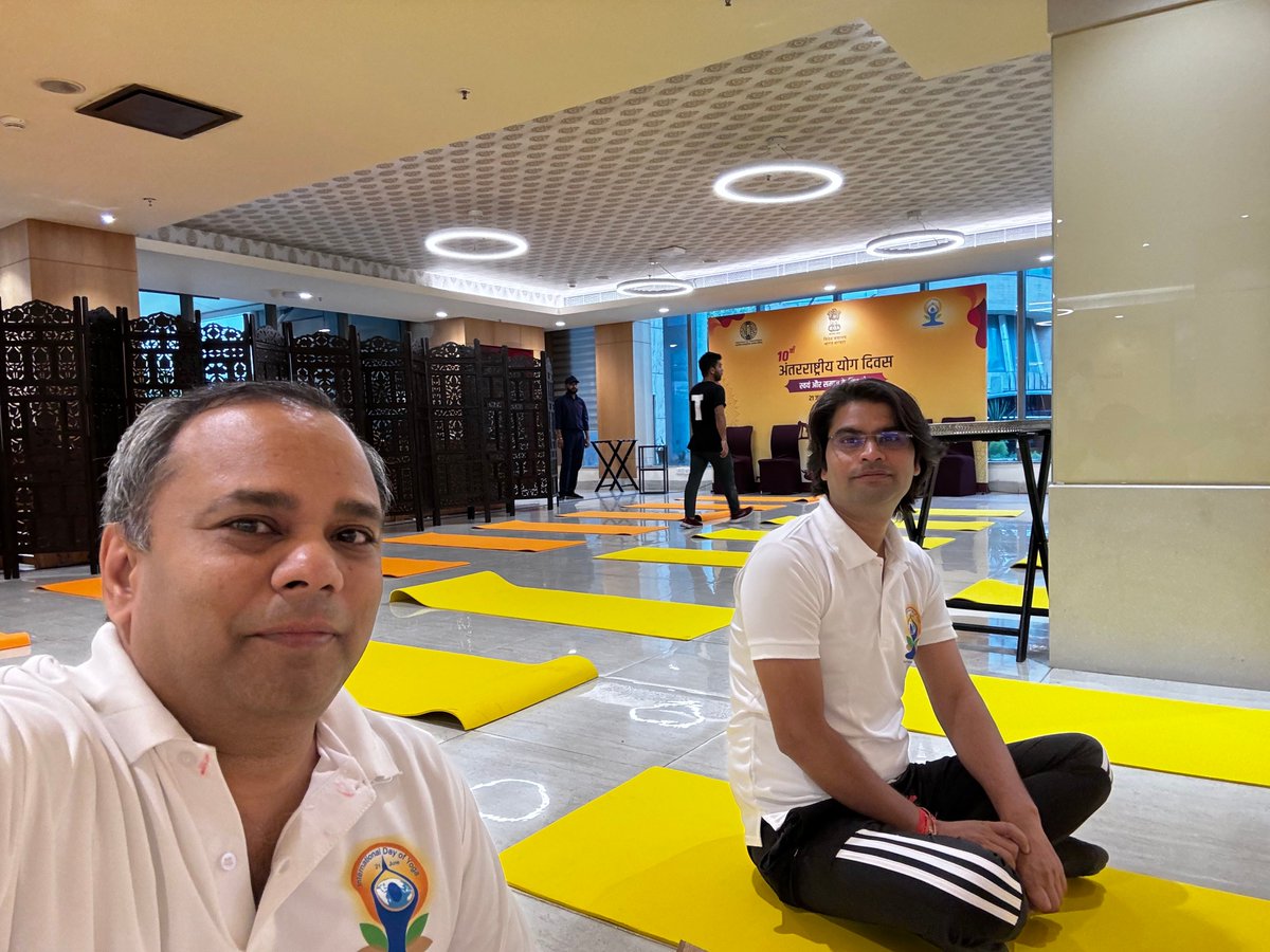 Group Leaders of <a href="/ICGEBNewDelhi/">ICGEB, New Delhi</a>  participated this morning at the #IDY2024 event organized by <a href="/MEAIndia/">Randhir Jaiswal</a> at Sushma Swaraj Bhawan New Delhi. #Yoga brings harmony and peace to the world. 

#YogaforSelfAndSociety