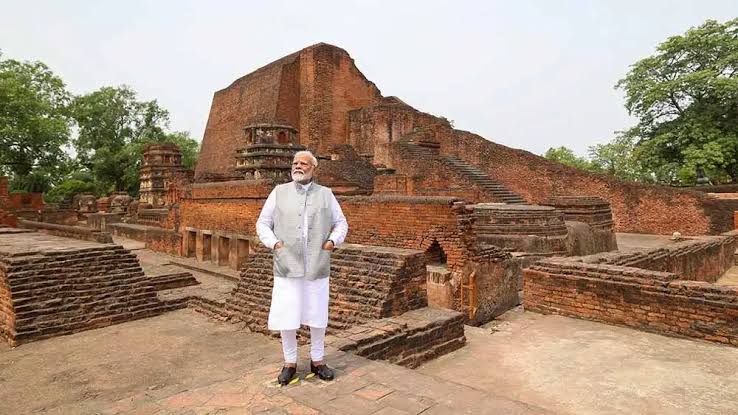 मंदिर तो राम के नाम से बना लिया 
जब ज्ञान की बात आयी तो बुद्ध की सरण
मे आये 

#Brahmins_Burnt_Nalanda