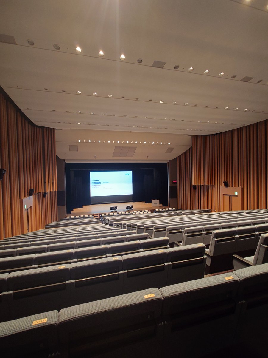 IDCJapan's tweet image. #IDCDirectsionsJapan 開場しました! AI Everywhere時代の最先端テクノロジーの世界に飛び込み、未来のかたちを発見しましょう！IDCのアナリストが様々な実践的な洞察をご提供します。

東京はあいにくのお天気ではありますが、社員一同、会場でお待ちしています！