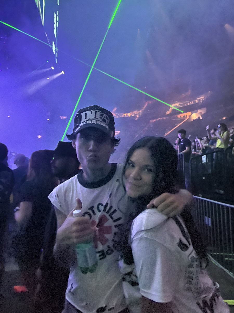 jxdnurrea's tweet image. when he realized i got the merch and had to tell shannon 🥹🥹🥹