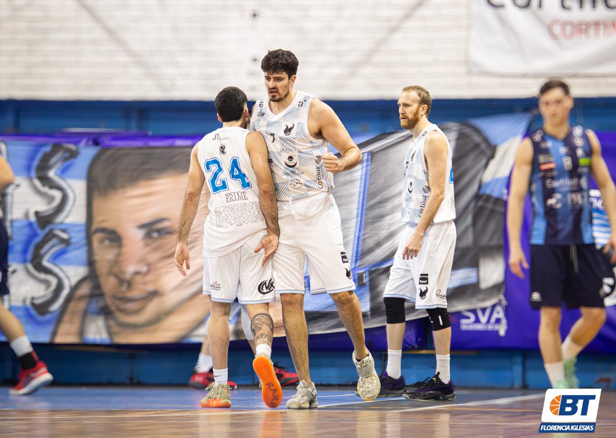 BasquetTotal's tweet photo. #DTAxBT | LOS MIRA DESDE ARRIBA

Atenas le sacó el invicto a San Telmo Rápido Sport al vencerlo por 97-78 en el gimnasio Antonio María Borderes y continuar como uno de los punteros de la DTA.

📝 @JRodriguezRey 
📸 @FlorIglesias6 

👉 https://t.co/8DqDGWBYvk https://t.co/rSCUUmcOhY