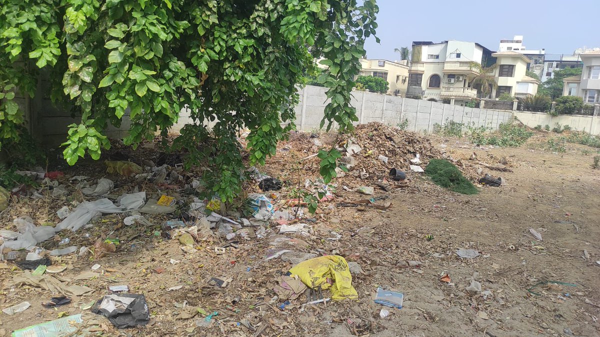 rwasushantlok2's tweet photo. @cmohry @MunCorpGurugram कूड़े का ढेर बनता जा रहा है @sushantlok 2&amp;3 @DC_Gurugram @DiprHaryana @its_AkankshaG @Rao_InderjitS @DEEPAKKAHUJA @KanwarSanjay3 @CPCB_OFFICIAL @INCHaryana @BJPForGurugram please help https://t.co/soUtNG6OWo