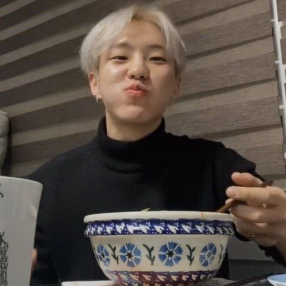 hammnyanya's tweet photo. 쥐 밥먹어! https://t.co/7Od0BRt2SR