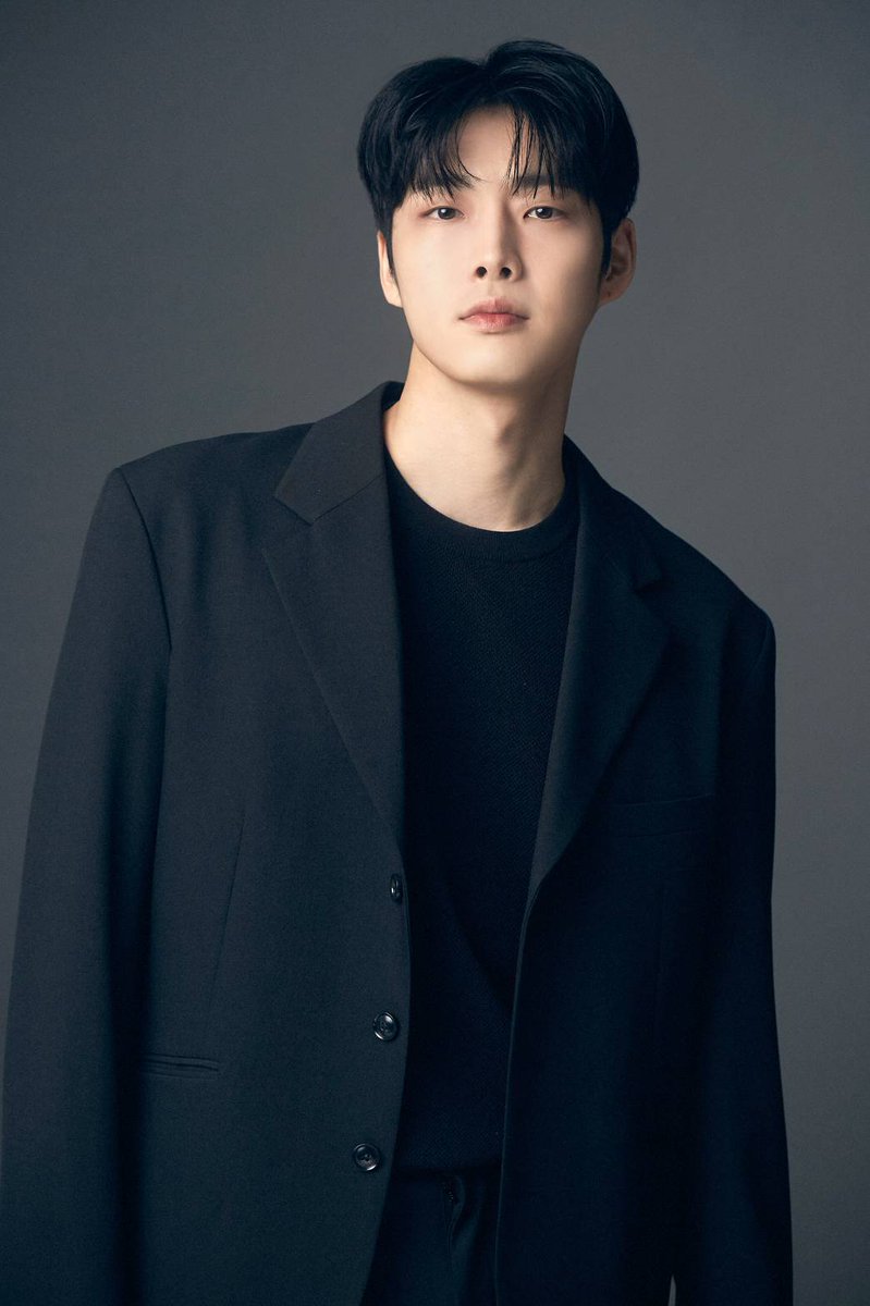 Apeace_Japan's tweet image. もうすぐ会えますね✨
楽しみで仕方ないのは、ジヌの方です😊

#ジヌ
いよいよ来週ー！
雨が降って雷にあたってもあいにいくわまっとけ

元 #Apeace #JINWOO