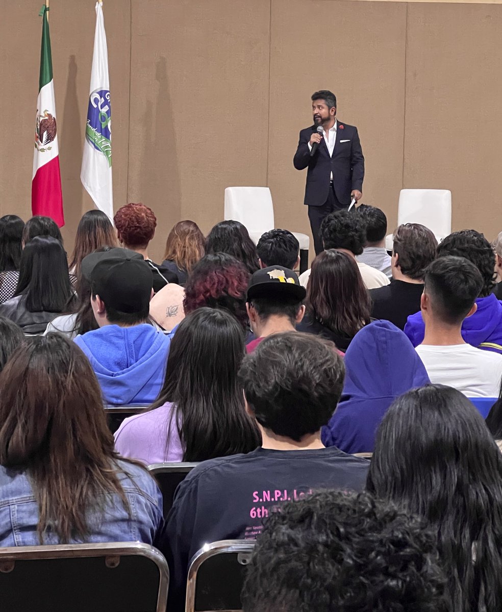 ATellodeMeneses's tweet photo. Agradezco a la Universidad #CUDEC por invitarme a impartir esta Conferencia Magistral para sus increíbles alumnos de las carreras de Comunicación Publicitaria, Marketing y Diseño Gráfico.
Como parte de nuestro programa de responsabilidad social, consideramos valioso apoyar el desarrollo de las nuevas generaciones de profesionales de la comunicación, en todas sus especialidades. 🫶🏼👇🏼