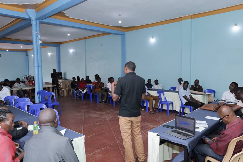 NARO_MUZARDI's tweet photo. Happening Now: Engagement of #multistakeholders coordination platforms for the Chicken value chain in Greater Masaka districts. Co-learning and identifying #ClimateResilient solutions to boost income while protecting the #environment. @narouganda @MAAIF_Uganda @SciforAfrica https://t.co/JpiFS6615q