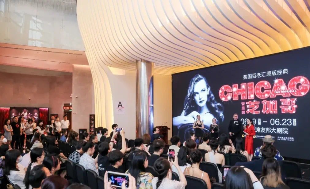 ShLetsMeet's tweet photo. Calling all #musical lovers! 🥳 The original Broadway hit "#Chicago" is now on stage at the AIA Grand Theater in Shanghai through June 23. Featuring stars Sarah Soetart, Djalenga Scott and Ian Kelsey, this is a show you won't want to miss! @ChicagoMusical @Broadwaycom https://t.co/7PTOBgd8CT