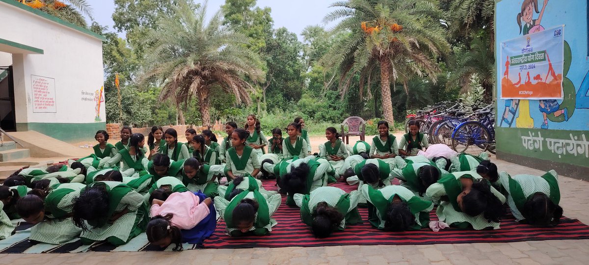 अंतर्राष्ट्रीय योग दिवस की बहुत-बहुत शुभकामनाएं! 
💐💐💐💐💐💐💐

#CSCPeYoga, #CSCYogaWithFamily, #YogaForSelfAndSociety, #IDY2024, 

 <a href="/moayush/">Ministry of Ayush</a>, <a href="/CSCegov_/">CSCeGov</a> <a href="/CSCSPV_Health/">CSC Health</a>