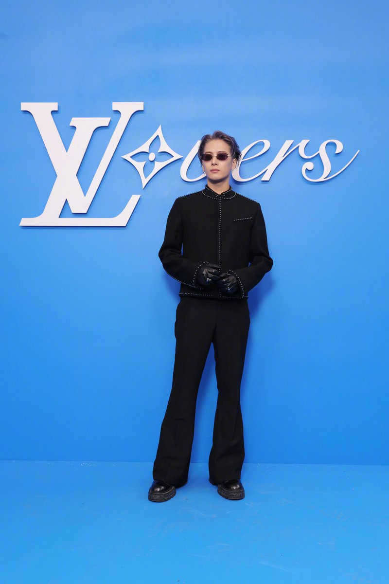 WangKing0328852's tweet photo. Jackson Wang 💜📸🕶
@JacksonWang852
#LVMenSS25

#JacksonWangxLVMenSS25 #JacksonWang #王嘉尔 #잭슨 #TEAMWANG https://t.co/iXQsz1jsvx
