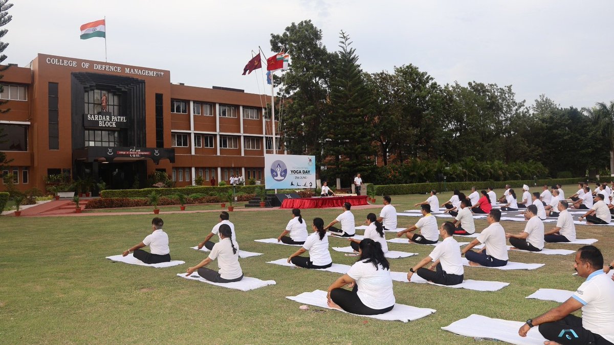 HQ_IDS_India's tweet image. 10th #InternationalYogaDay was celebrated by College of Defence Management #CDM_IDS, Secunderabad in an early morning mass yoga session. #TriService officers including those from #Friendly_Foreign_Countries and ladies participated in #Yoga, representing harmony of mind &amp;amp; body,…