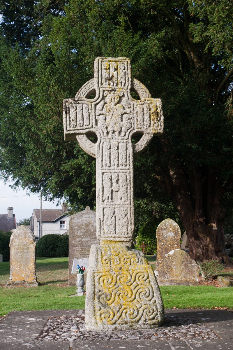 lorraineelizab6's tweet photo. 21 June: St Díarmait ua Áedo Róin (d. 821), founder of Dísert Díarmata/#Castledermot, Co. #Kildare. Originally from Ulster. Son of Áed Róin, King of Ulster. Ruined Franciscan friary/abbey on site, founded before 1247. Also a 10th C round tower, 2 High Crosses, arch &amp; hogback. https://t.co/atcHViDldJ