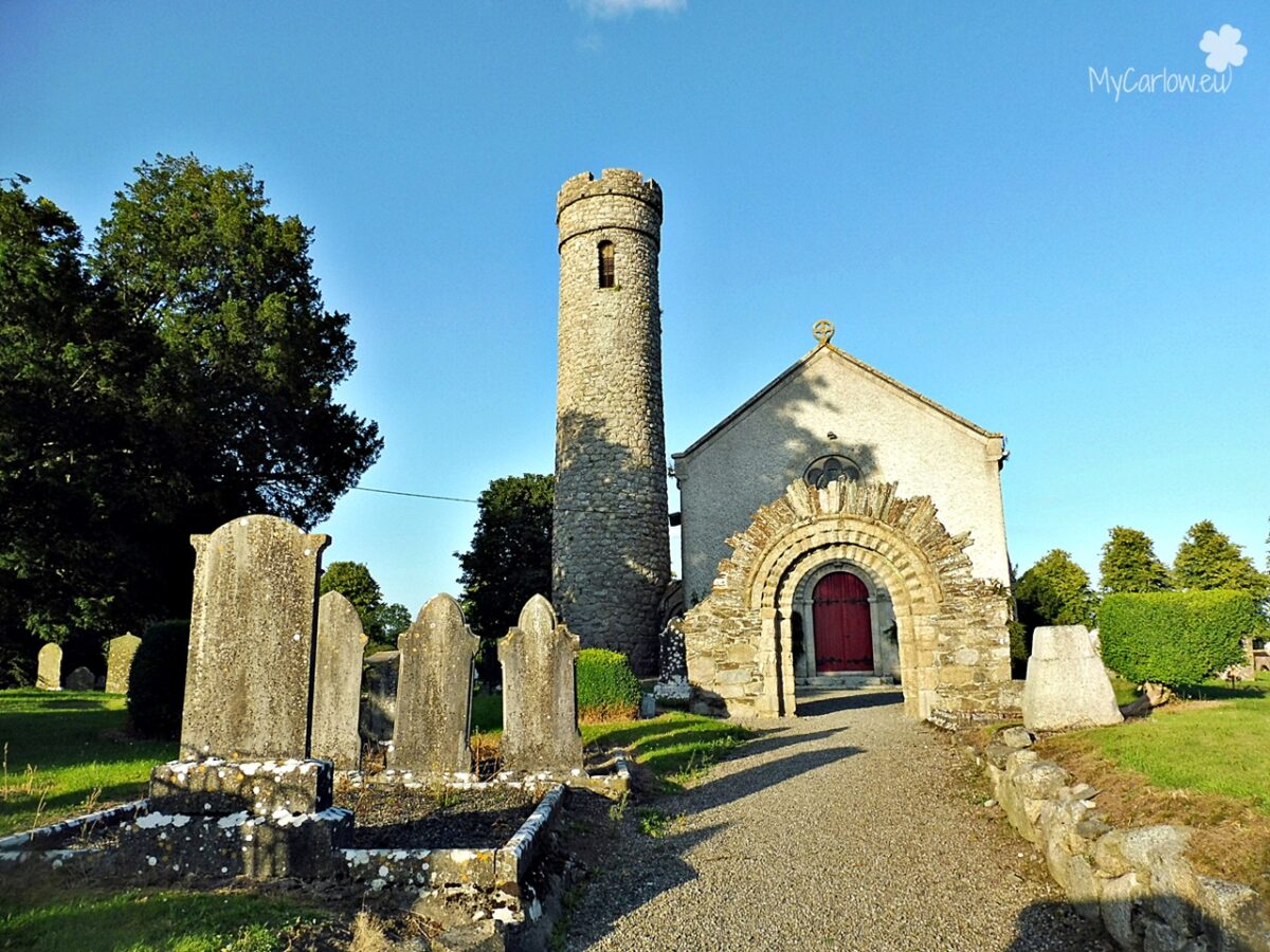 lorraineelizab6's tweet photo. 21 June: St Díarmait ua Áedo Róin (d. 821), founder of Dísert Díarmata/#Castledermot, Co. #Kildare. Originally from Ulster. Son of Áed Róin, King of Ulster. Ruined Franciscan friary/abbey on site, founded before 1247. Also a 10th C round tower, 2 High Crosses, arch &amp; hogback. https://t.co/atcHViDldJ