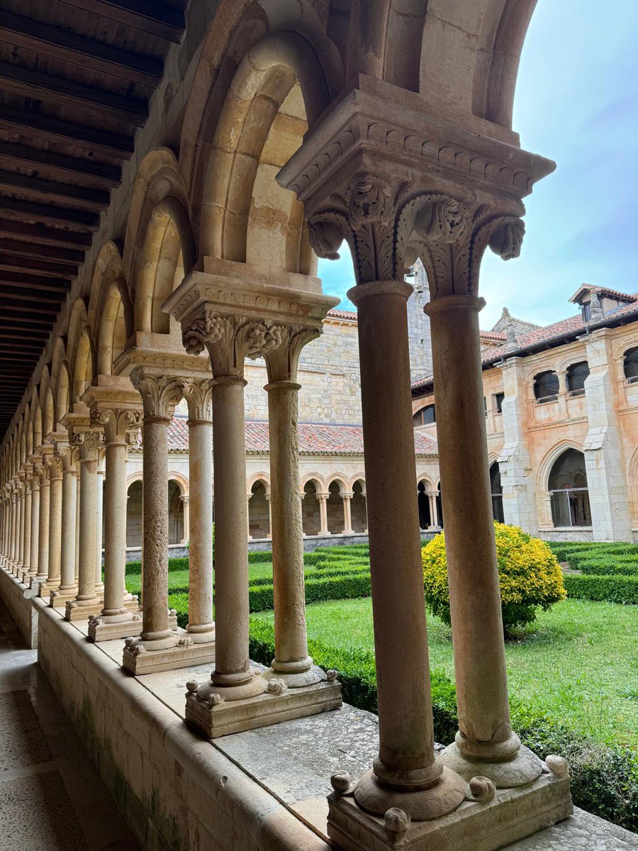 Si se trabaja con un buen equipo, las cosas siempre salen perfectas. <a href="/CDPrioridades/">Cuestión de prioridades</a> cambia de plató y entra en el Monasterio Cisterciense de San Andrés de Arroyo (Palencia) <a href="/cyltv/">CyLTV</a> <a href="/diputacionPalen/">Diputación de Palencia</a>