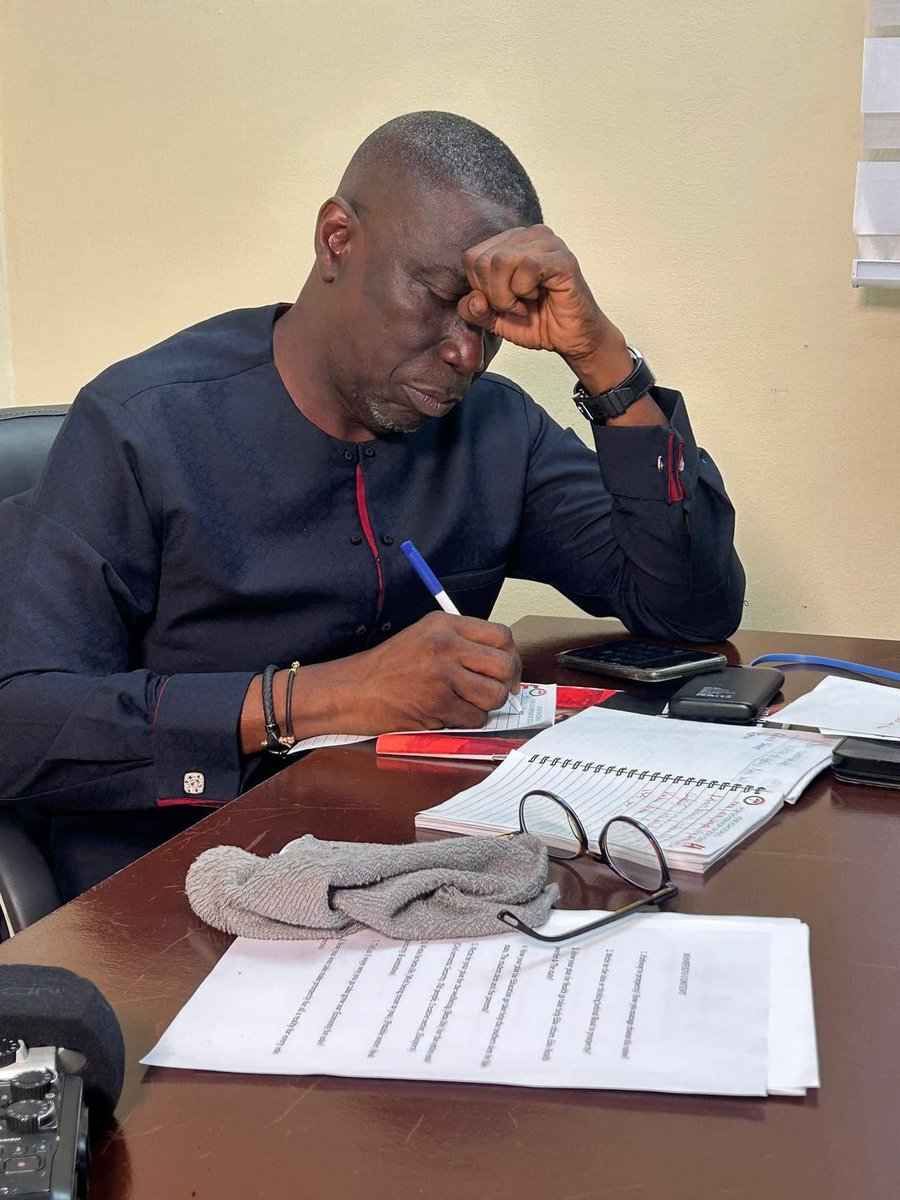 sunday_iya38568's tweet photo. With a relentless work ethic and unwavering dedication, our candidate is leaving no stone unturned in their quest to serve the people.
#AsueIghodalo2024
#AsueOgie2024
#Edo2024
#EgoDoAm
#Ai02 https://t.co/mh92p83n2j