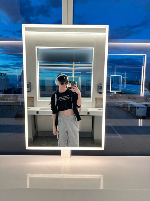 Overnight at the airport, yippie https://t.co/lf2697gyuV