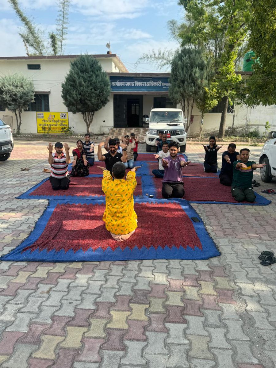 CSC Uttarakhand (@cscuttarakhand) on Twitter photo Celebration of 10th International YOGA Day by VLEs of Uttarkashi, Uttarakhand
<a href="/CSCegov_/">CSCeGov</a>
#CSCPeYoga #CSCYogaWithFamily #YogaForSelfAndSociety #IDY2024
<a href="/moayush/">Ministry of Ayush</a>
<a href="/CSCSPV_Health/">CSC Health</a> Celebration of 10th International YOGA Day by VLEs of Uttarkashi, Uttarakhand
<a href="/CSCegov_/">CSCeGov</a>
#CSCPeYoga #CSCYogaWithFamily #YogaForSelfAndSociety #IDY2024
<a href="/moayush/">Ministry of Ayush</a>
<a href="/CSCSPV_Health/">CSC Health</a>