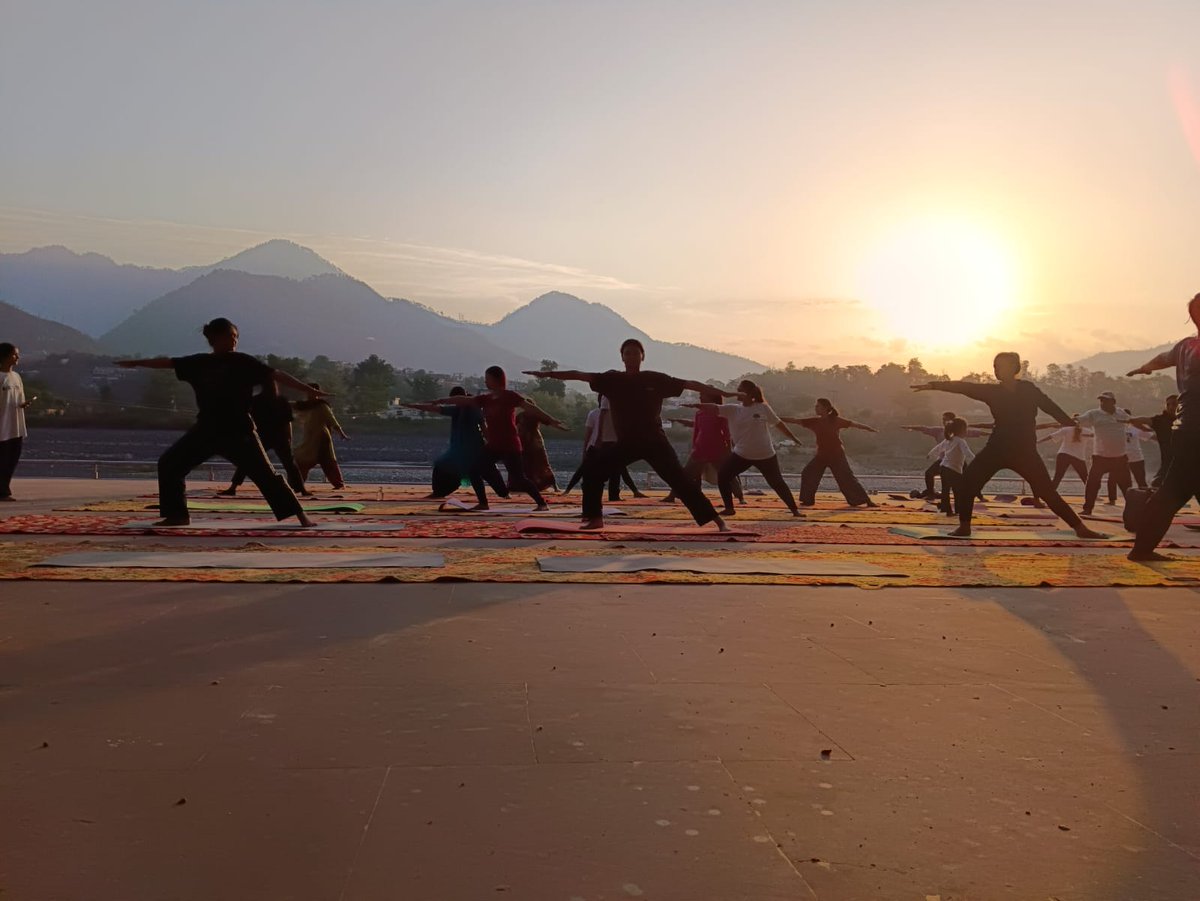 CSCUttarakhand's tweet photo. Celebration of 10th International YOGA Day by VLEs of Tehri, Uttarakhand
@CSCegov_
#CSCPeYoga #CSCYogaWithFamily #YogaForSelfAndSociety #IDY2024
@moayush
@CSCSPV_Health https://t.co/wZ8NshlQjC