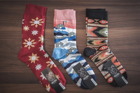 haruya1939's tweet photo. 7月6日(土)~8月4日(日)でフジグラン三原店にてウクライナのブランドDodo Socks(ドードーソックス)の靴下を期間限定販売中です!
ウクライナの伝統的な模様を取り入れた鮮やかでユニークなデザインの靴下です。
詳細は公式HPをご確認ください。
#DodoSocks
https://t.co/NokC2JR54N https://t.co/XA3VbwfRJq