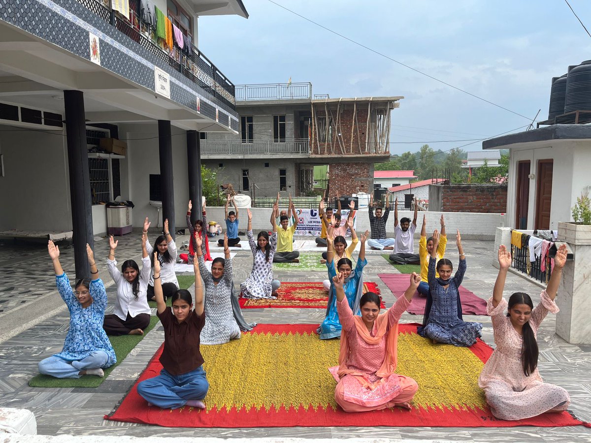 CSC Himachal (@cschimachal) on Twitter photo International Yoga day center at Bhita dist. Hamirpur himachal pradesh by vle Renna devi
#CSCPeYoga, #CSCYogaWithFamily, #YogaForSelfAndSociety, #IDY2024, <a href="/moayush/">Ministry of Ayush</a>, <a href="/CSCegov_/">CSCeGov</a>, <a href="/CSCSPV_Health/">CSC Health</a>.<a href="/ashok_chauhanHP/">Ashok Chauhan</a> <a href="/DhawaniM/">Dhawani Madan</a> <a href="/Lucky_csc/">Lucky Puri</a> International Yoga day center at Bhita dist. Hamirpur himachal pradesh by vle Renna devi
#CSCPeYoga, #CSCYogaWithFamily, #YogaForSelfAndSociety, #IDY2024, <a href="/moayush/">Ministry of Ayush</a>, <a href="/CSCegov_/">CSCeGov</a>, <a href="/CSCSPV_Health/">CSC Health</a>.<a href="/ashok_chauhanHP/">Ashok Chauhan</a> <a href="/DhawaniM/">Dhawani Madan</a> <a href="/Lucky_csc/">Lucky Puri</a>
