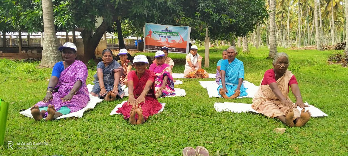 VIJICSC's tweet image. Today I have international Yoga day celebration at my village for MGNREGA people sir 
VIJAYALAKSHMI VLE coimbatore District Tamilnadu 
#CSCPeYoga #CSCYogaWithFamily
#YogaForSelfAndSociety
#IDY2024 
@moayush @CSCegov_ @CSCSPV_Health @csc_south