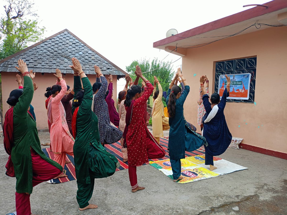 CSC Himachal (@cschimachal) on Twitter photo International Yoga day center at distt mandi himachal pradesh by vle jyoti thakur
#CSCPeYoga, #CSCYogaWithFamily, #YogaForSelfAndSociety, #IDY2024, <a href="/moayush/">Ministry of Ayush</a>, <a href="/CSCegov_/">CSCeGov</a>, <a href="/CSCSPV_Health/">CSC Health</a>.<a href="/ashok_chauhanHP/">Ashok Chauhan</a> <a href="/DhawaniM/">Dhawani Madan</a> <a href="/Lucky_csc/">Lucky Puri</a> International Yoga day center at distt mandi himachal pradesh by vle jyoti thakur
#CSCPeYoga, #CSCYogaWithFamily, #YogaForSelfAndSociety, #IDY2024, <a href="/moayush/">Ministry of Ayush</a>, <a href="/CSCegov_/">CSCeGov</a>, <a href="/CSCSPV_Health/">CSC Health</a>.<a href="/ashok_chauhanHP/">Ashok Chauhan</a> <a href="/DhawaniM/">Dhawani Madan</a> <a href="/Lucky_csc/">Lucky Puri</a>