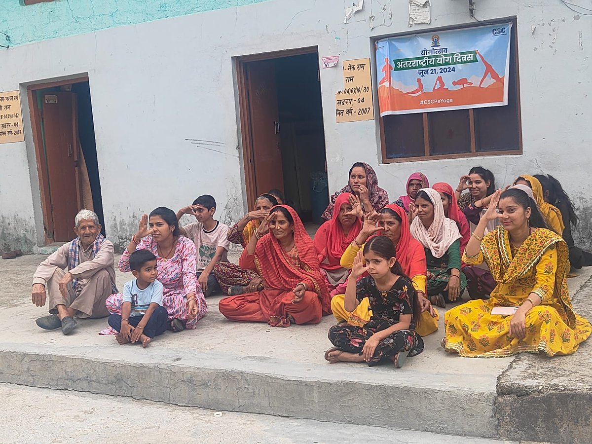 CSCHimachal's tweet image. International Yoga day center at  distt kangra himachal pradesh by vle neeraj chaddha
#CSCPeYoga, #CSCYogaWithFamily, #YogaForSelfAndSociety, #IDY2024,  @moayush, @CSCegov_, @CSCSPV_Health.@ashok_chauhanHP @DhawaniM @Lucky_csc