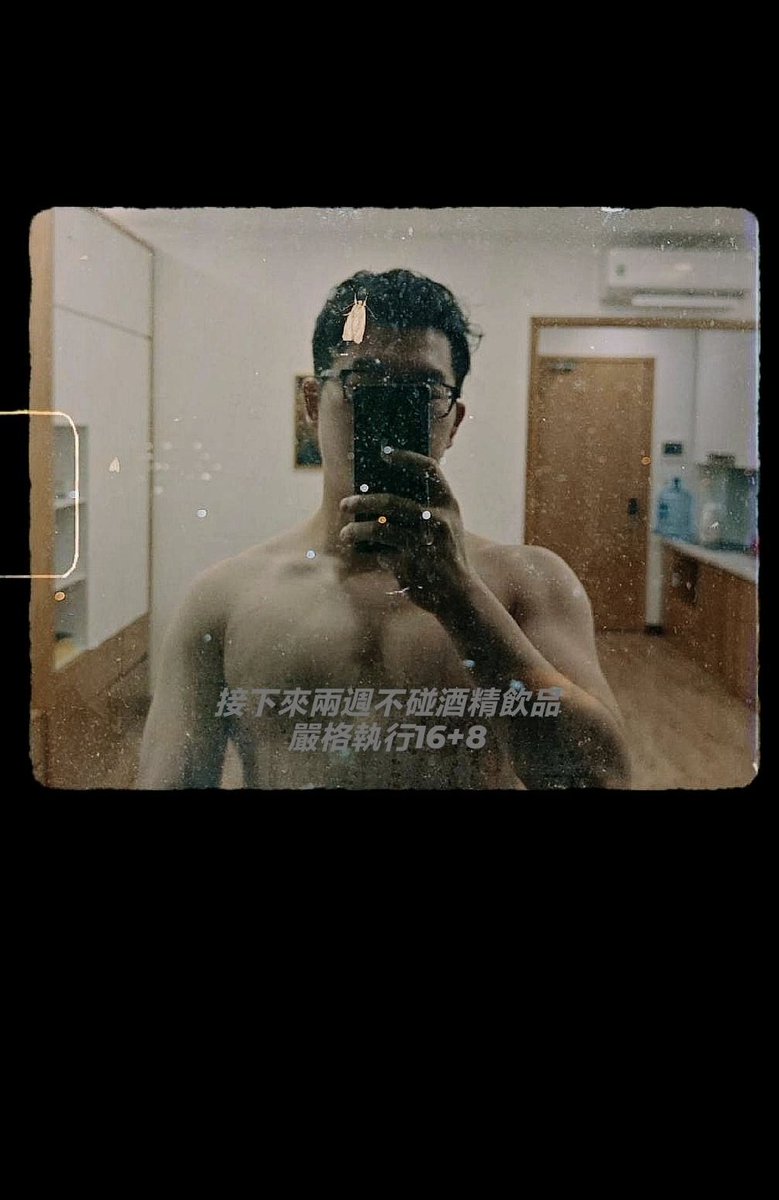 Yasuewu's tweet photo. 胸肌要開始拉絲了嗎🤔 https://t.co/dd70LUtf3E