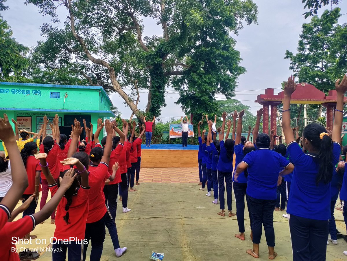ChiranjibNaya16's tweet image. CSC Women VLE Arati Nayak is organizing a Yoga session at GP Belarpur, Kendrapara Odisha in celebration of International Yoga Day. #CSCPeYoga, #CSCYogaWithFamily#YogaForSelfAndSociety#IDY2024
@moayush
@CSCegov_
@CSCSPV_Health
@MahalingMukesh