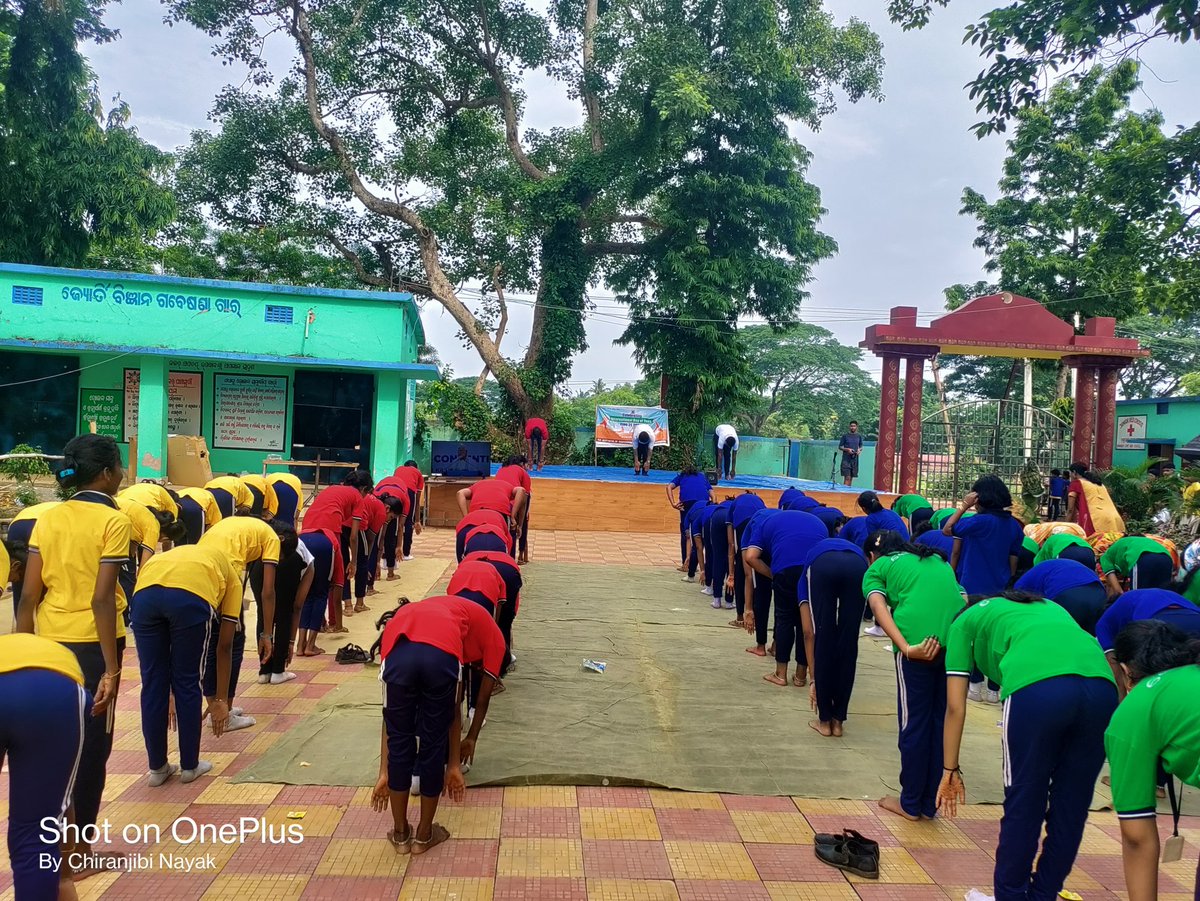 ChiranjibNaya16's tweet image. CSC Women VLE Arati Nayak is organizing a Yoga session at GP Belarpur, Kendrapara Odisha in celebration of International Yoga Day. #CSCPeYoga, #CSCYogaWithFamily#YogaForSelfAndSociety#IDY2024
@moayush
@CSCegov_
@CSCSPV_Health
@MahalingMukesh
