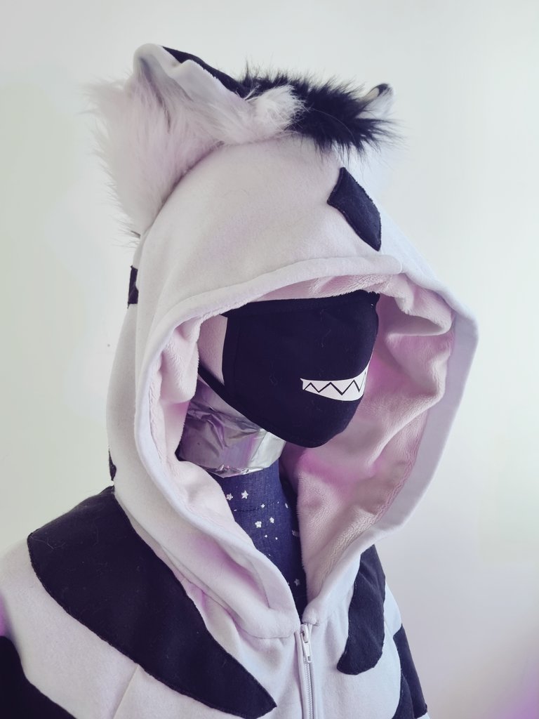 Good #FursuitFriday everybody! Finished hoodie comm complete :Dc dawgs gonna be looking hella fly! 😎