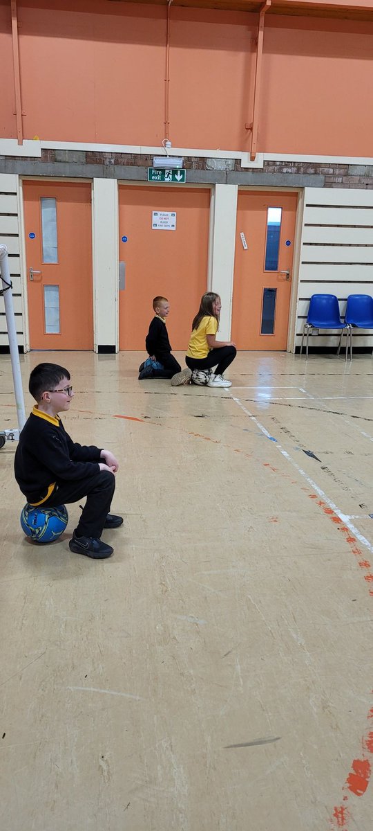 P123 enjoyed their football session with Scott. #newskills, @WLhwbChamps
