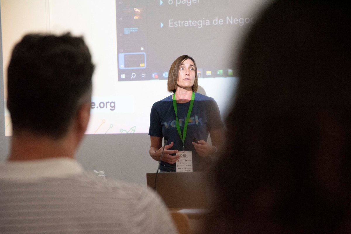 OpenSouthCode's tweet photo. “¿Está el diseño de producto ‘de moda’?” Esta y otras preguntas nos hace Adela Ferrer en su charla de #OpenSouthCode24 👩‍💻 Aportar valor a un negocio, resolviendo problemas de usuarios a través de la tecnología, esa es la clave del #ProductoDigital. https://t.co/OewUc8qXlN