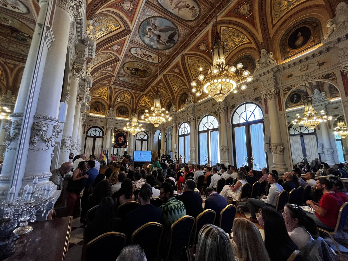 Celebrando la creatividad social en los premios #InnosocialMálaga. Galardones impulsados por <a href="/malaga/">Ciudad de Málaga</a> y <a href="/ArrabalAID/">Asociación Arrabal-AID</a>. ¡Enhorabuena a los más de 120 proyectos presentados! 🏆🎉💡