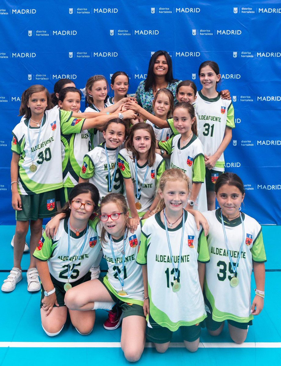 ¡Nuestras alumnas de 3º de Primaria del Equipo Benjamín B han quedado Primeras de Liga y Terceras de Distrito! 🌟

Este triunfo es mucho más que un trofeo o una medalla. Es el resultado de innumerables horas de esfuerzo, dedicación y entrega.