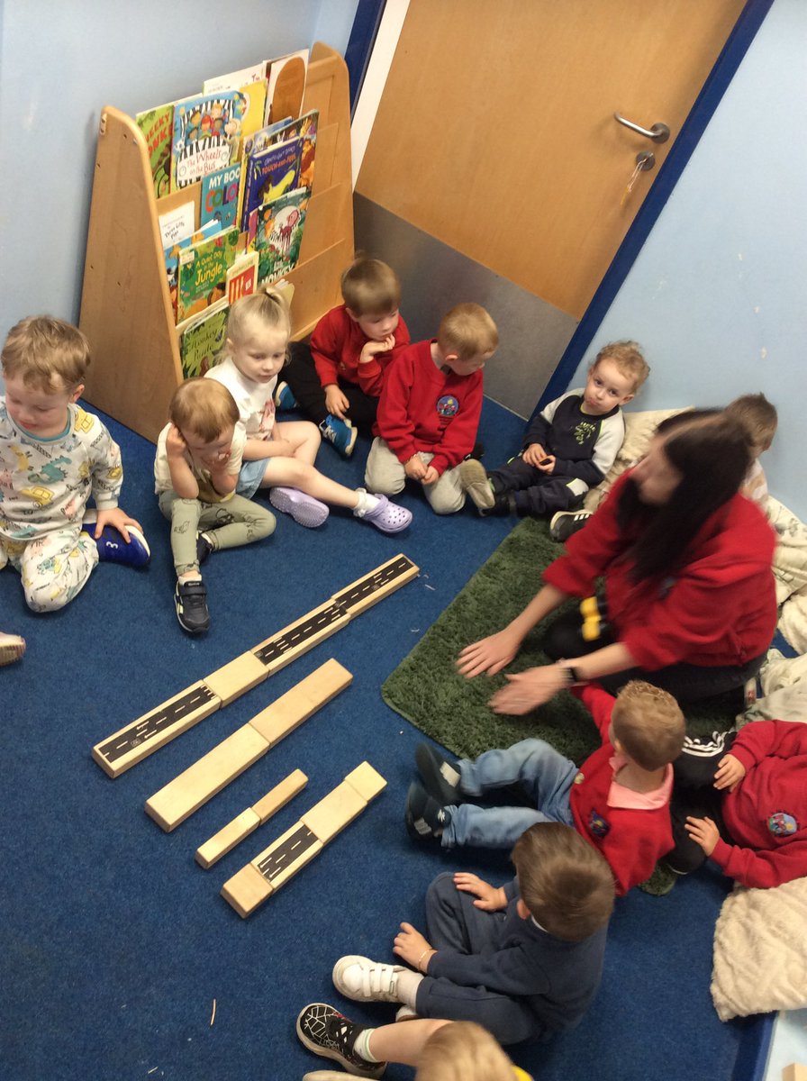Redscope_EY's tweet photo. Our maths focus this week has been comparing sizes and weights. The children have been weighing jungle animals, building the longest road with bricks and comparing our heights to our friends @RedscopeSchool https://t.co/yejBXZH4sw