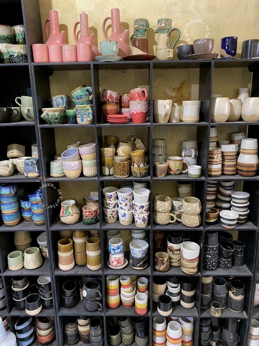 hidden gem aneka macam handmade pottery, surga banget inimah! gak cukup sejam kalo kesini😭

bisa lihat-lihat tempat produksinya, mau custome sesuai keinginanpun bisa. modelnya juga unik dan cantik-cantik, bingung milihnya. produk paling banyak cangkir, mug, dan gelas.
[OFFLINE