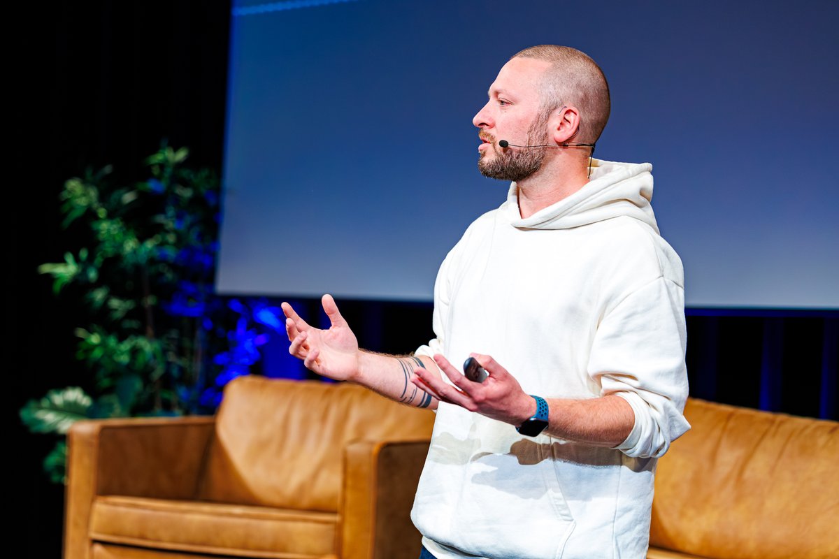 Devopsdays Amsterdam | amsterdam@devopsdays.org (@devopsams) on Twitter photo Another few speaker snaps! @the_feufeu shared at #devopsdays how at @Icinga GmbH they structure their traineeship program, and <a href="/donkersgood/">Luc van Donkersgoed</a> about how PostNL๐ฎ has built a landscape of over 70 serverless applications #devopsdays Another few speaker snaps! @the_feufeu shared at #devopsdays how at @Icinga GmbH they structure their traineeship program, and <a href="/donkersgood/">Luc van Donkersgoed</a> about how PostNL๐ฎ has built a landscape of over 70 serverless applications #devopsdays