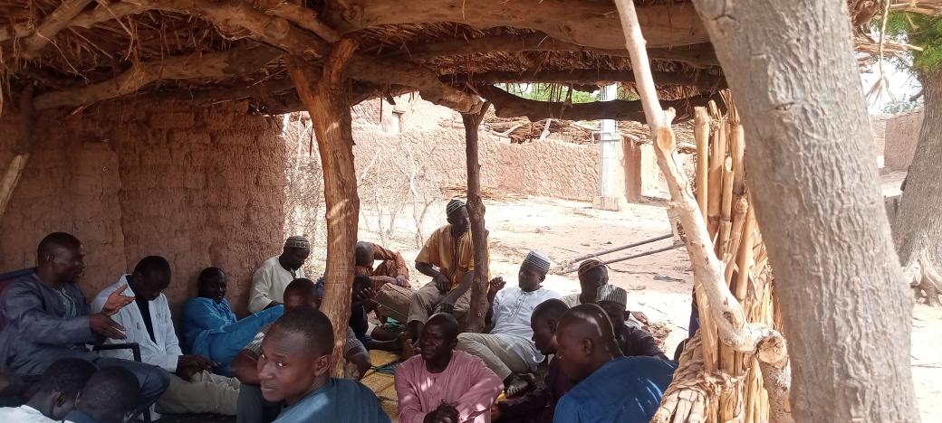 AbdoulKaderLaw9's tweet photo. Dialogue inter générationnel avec les aînés et les parents sur l'éducation et la santé SDSR dans le cadre du plaidoyer pour le maintien des enfants à l'école particulièrement les jeunes filles financé par le projet Break Free/ Plan International Niger
#Breakfree
#Planniger https://t.co/6ZWAlPWKry